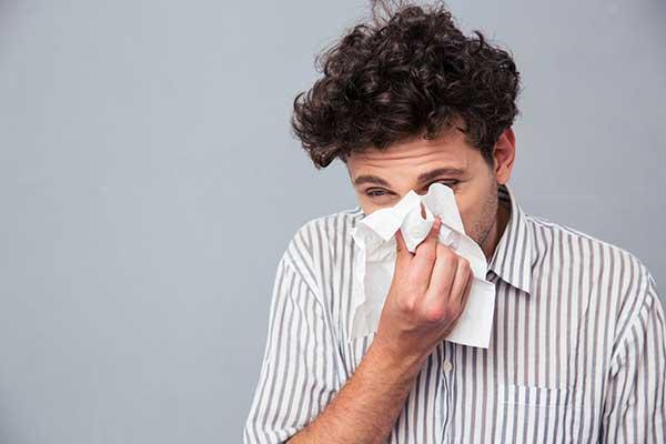 symptoms/sinus-infection-sneezing.jpg