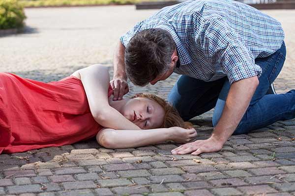 What To Do When Someone Faints